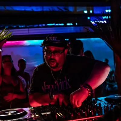 Papa Lu live performance